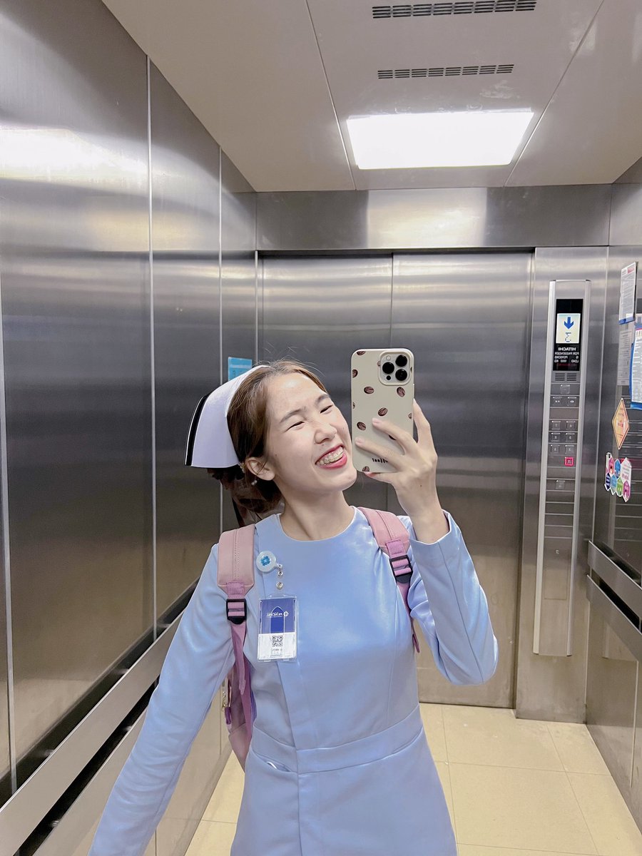 January47917821's tweet photo. เป็นพยาบาล สบายจะตายยยย😭🐼 #พยาบาลฮา #พยาบาล https://t.co/SqjmXvYwpf