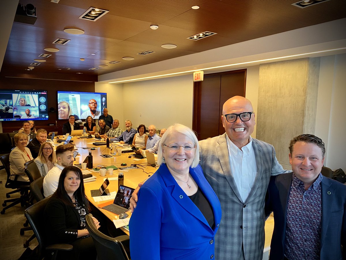 Great way to star the <a href="/DesjardinsCoop/">Desjardins</a> Ontario Credit Union board meeting with an amazing discussion with <a href="/roccorossiTO/">Rocco Rossi</a>.