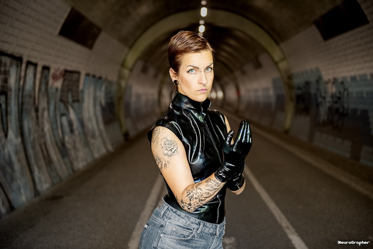NeuroGrapher's tweet photo. Sub Urb

Model: @_Black__Tulip_
#neurographer #latex #latexfashion #transparentlatex #latexmodel #latexcatsuit #latexdoll #shiny #reflective #jeans #inked #tattoo #inkedgirl #buzzcut #shorthair #outdoor https://t.co/ulKV6G9iig