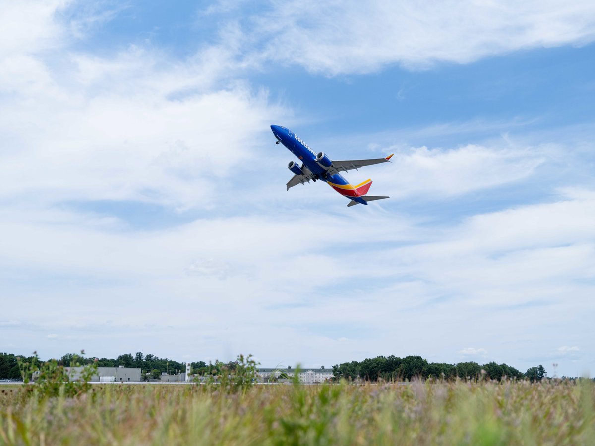 flymanchester's tweet photo. If you’re seeing this, it’s your sign to book your next flight. 😉✈️ #FlyMHT https://t.co/InKxzjTbfF
