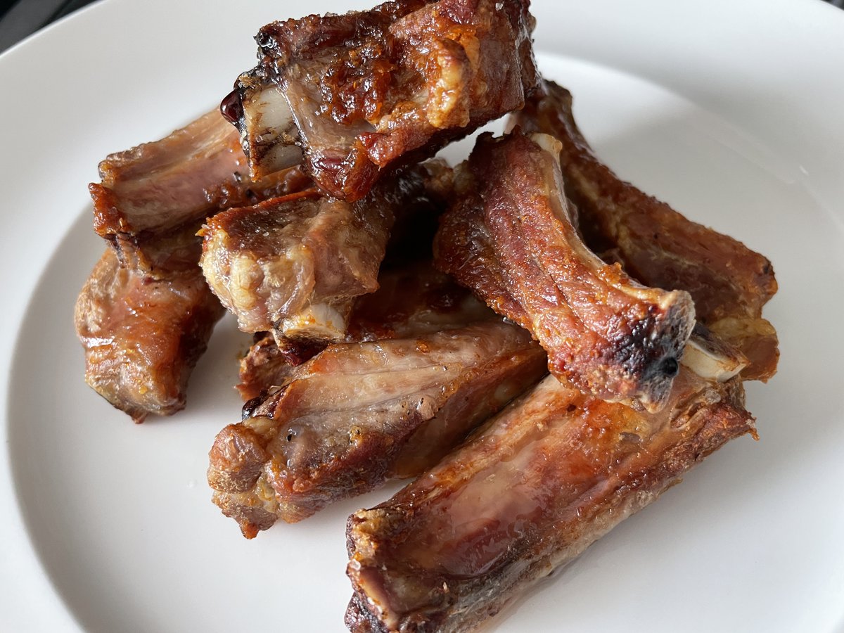 orsolya_health's tweet photo. Love crispy spare ribs🥰 I cut the ribs small, salt, and roast them for half an hour at 200 °C. So yummy!
#pkd #pkdrecipes #fattypork #ketocarnivore #localmeat #carnivorerecipes #spareribs #noplants https://t.co/NQyIwvekRD