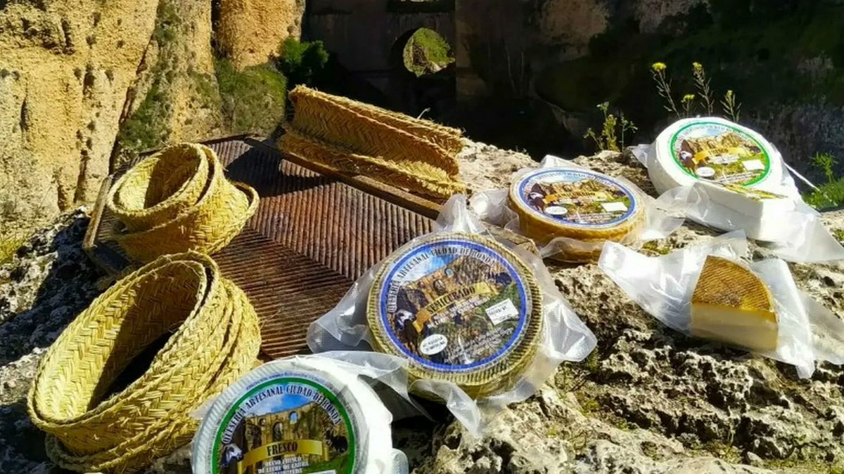 SaboraMalaga's tweet image. Ruta de los quesos de Málaga: desde Ronda a la Axarquía buscando las mejores queserías de la Costa del Sol 🧀 conmuchagula.com/ruta-de-los-qu…