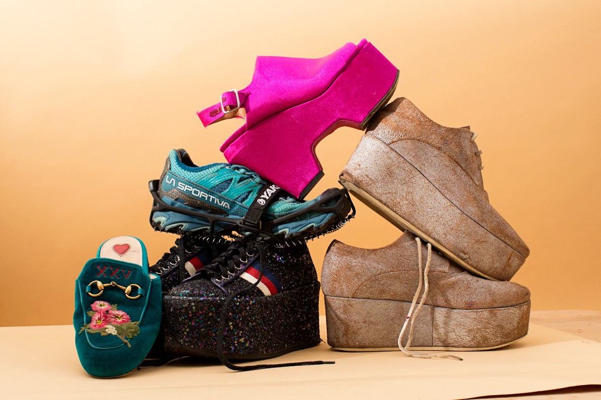 TheBookofHelp_'s tweet photo. There’s just enough space to sit in it surrounded by her shoes and clothes. I love how her closet smells. 
🩰📕❤️
#thebookofhelp #wednesdaywisdom #wednesday #quotes #writingcommunity #authorsoftwitter #author #quote #books https://t.co/q7ywXOrQvE