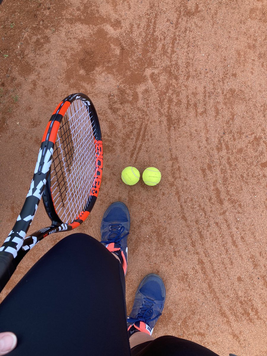 Lene Wacher Lentz (@lenelentz) on Twitter photo Det er aldrig for sent at lære nyt, og de lune aftener på gruset ved Aalborg Tennis Klub gør mig bare så glad. Skøn afveksling til de mange timer med næsen i jurabøgerne. Og ja, jeg ved godt, jeg kommer til at forstrække noget i benene, so be it! 😜😎 Det er aldrig for sent at lære nyt, og de lune aftener på gruset ved Aalborg Tennis Klub gør mig bare så glad. Skøn afveksling til de mange timer med næsen i jurabøgerne. Og ja, jeg ved godt, jeg kommer til at forstrække noget i benene, so be it! 😜😎