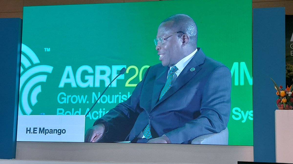 KelvinOdoobo's tweet photo. Tanzania is a self sufficient in food and remains a regional food basket but still Tanzania has low productivity for many reasons including the sector failing to attract youth among others - HE Vice President of Tanzania Phillip Mpango
#AGRAF https://t.co/eihLlyiuco
