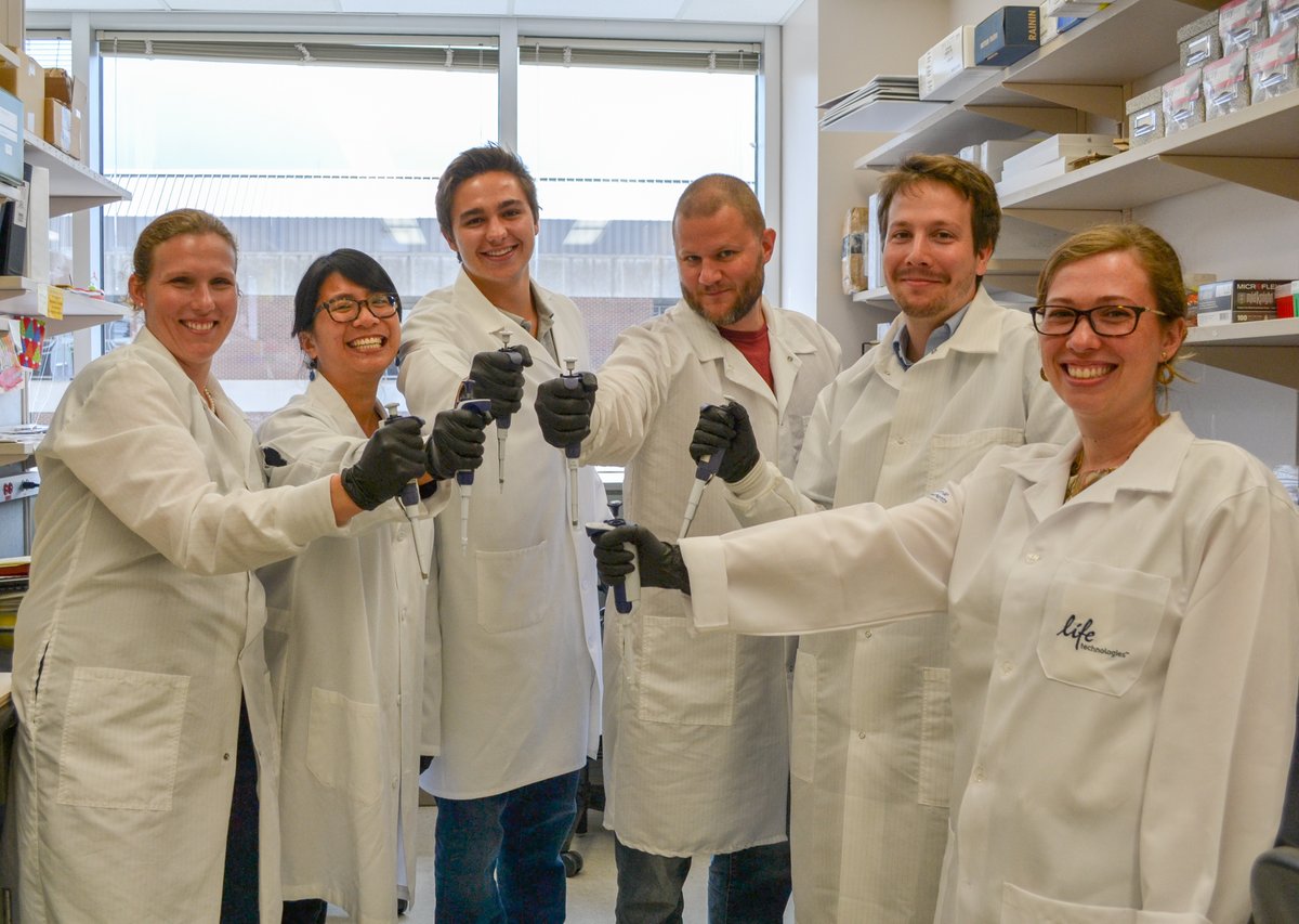 IUWellsCenter's tweet photo. Molecular Medicine In Action (MMIA) is a free annual program that inspires high school students who are interested in pursuing careers in science. The application deadline is November 11th, 2022. Visit the link to apply and learn more! https://t.co/7msrQVusJW https://t.co/8LzD5zz4oh