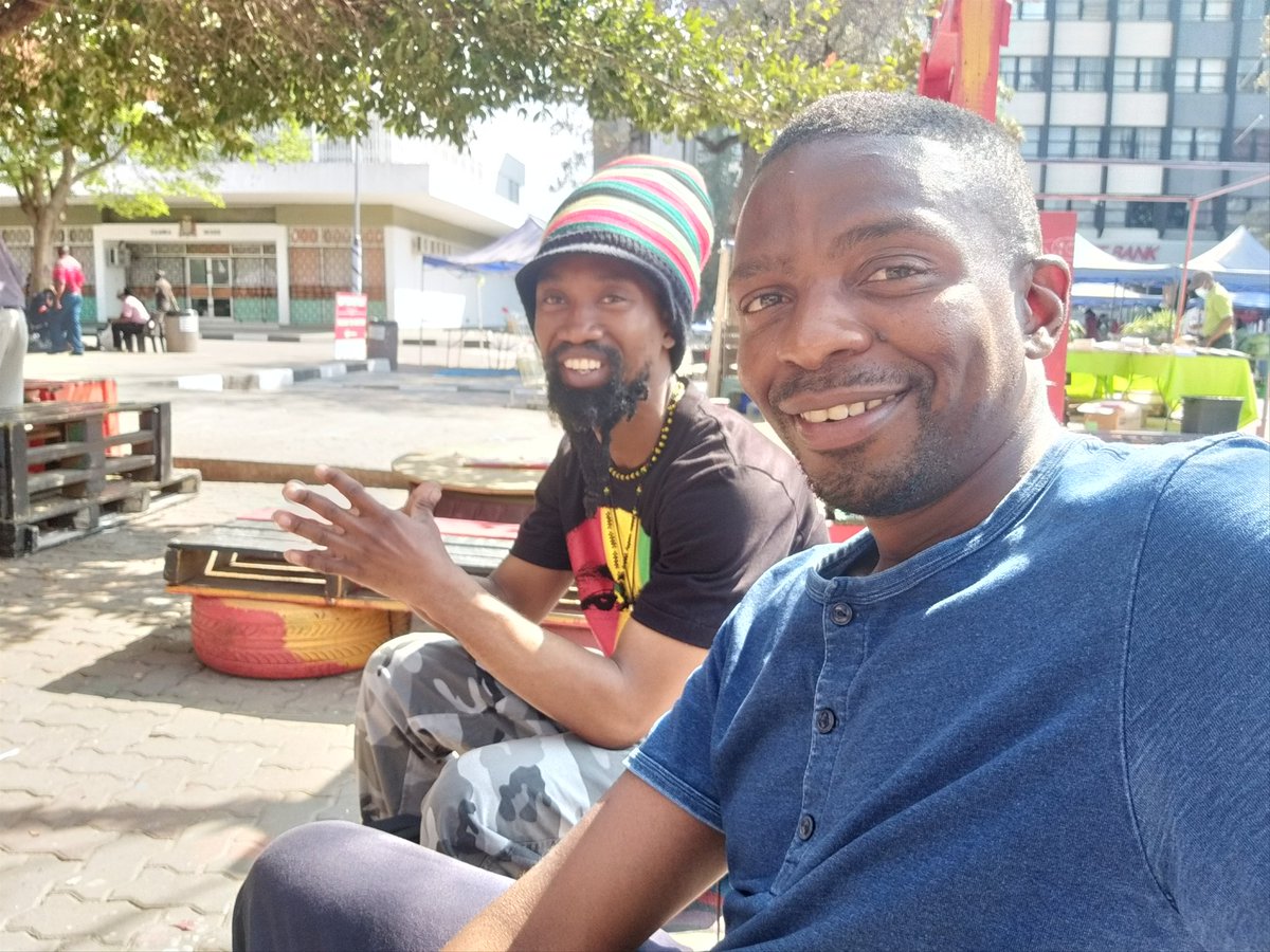 ZeusDeuceAfrika's tweet photo. I love #DiamondSquare (even shot beginning of #KOTSI there 🎬🎥) mainly for the constant flow of Creative energy & talents in the he❤rt of #GabzCity Last week it was the giant that is Bez Man! Art God who's beeeeeeeen running mural game in hoods from Extensions to Mogadishu 🎨🏘 https://t.co/r4Tpb7lJsV