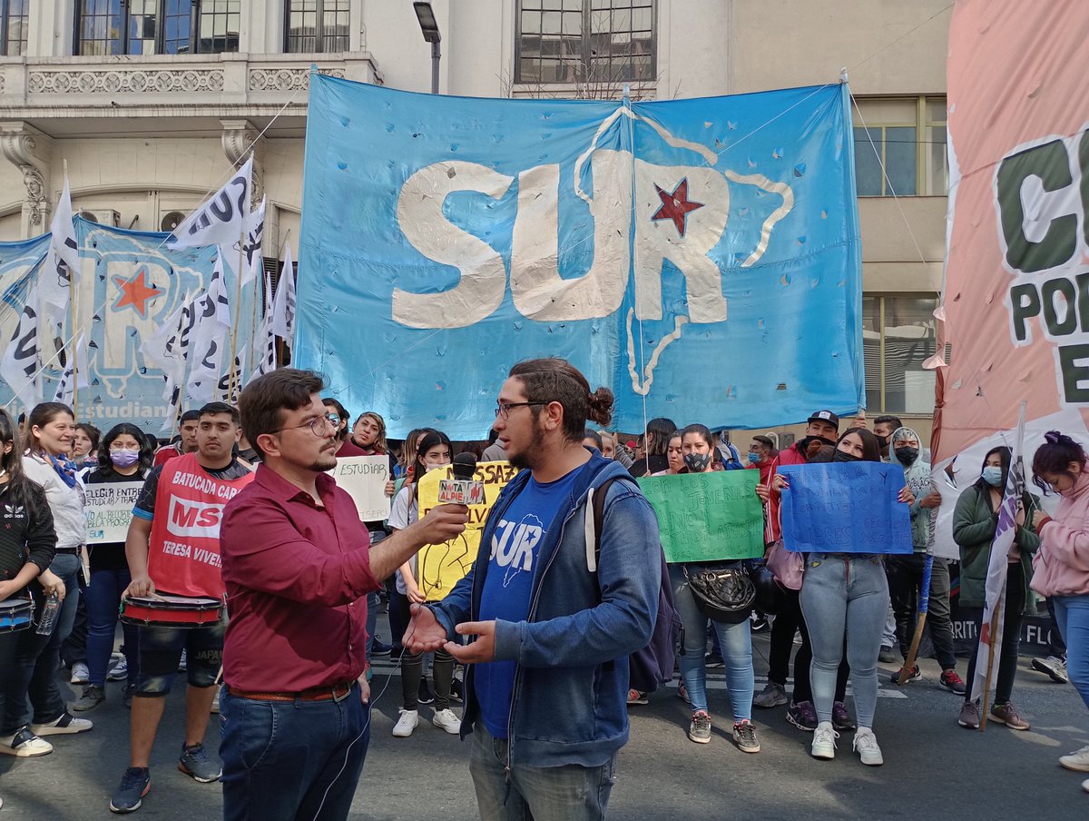 Sur_JuventudC's tweet photo. Ya estamos frente al ANSES ✊️🔥

¡Necesitamos respuestas! BASTA DE AJUSTE. 
Paren de recortar el Progresar y el Potenciar Trabajo 

#estudiarytrabajarescompatible https://t.co/R33k34Gls5
