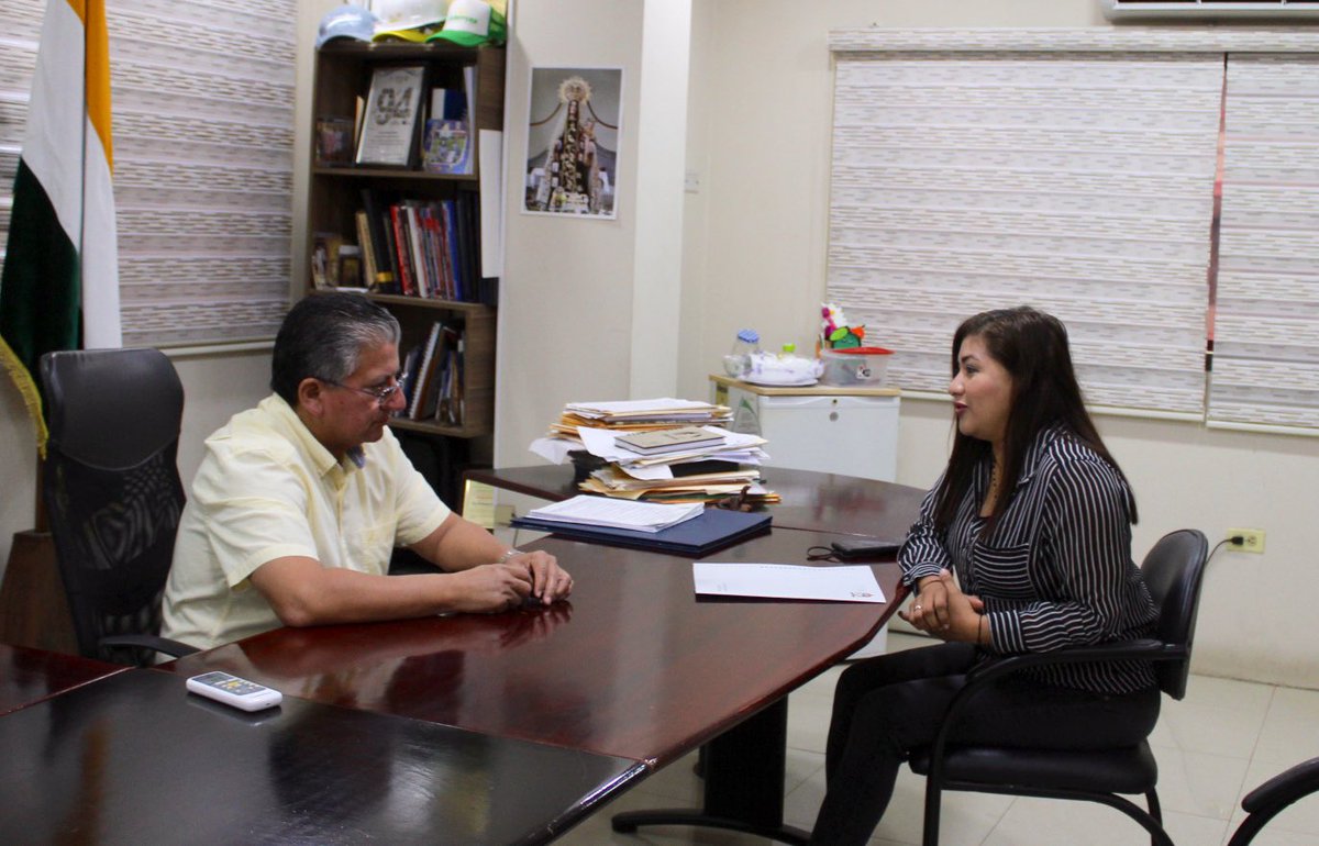 EducacionZ5_Ec's tweet photo. [GUAYAS] @monka78, coord. de @EducacionZ5_Ec, junto a Elvis Espinoza, alcalde de @MLomense, firmaron un convenio interinstitucional para la entrega de materiales de construcción para varias instituciones con una inversión de $ 43 mil dólares.
#EncontrémonosPorLaEducación https://t.co/7gESPvqH74