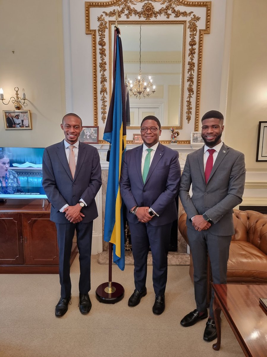 HCGreenslade's tweet photo. It was truly a pleasure this morning, joined by actg Dep Chief of Mission Marchea Mackey and 2nd Secretary Justin Smith, to welcome Bahamas Ambassador designate to Kuwait, H.E. Taran Mackey, to the High Commission in London. 242 proud 🇧🇸 https://t.co/UmcmALO6P7
