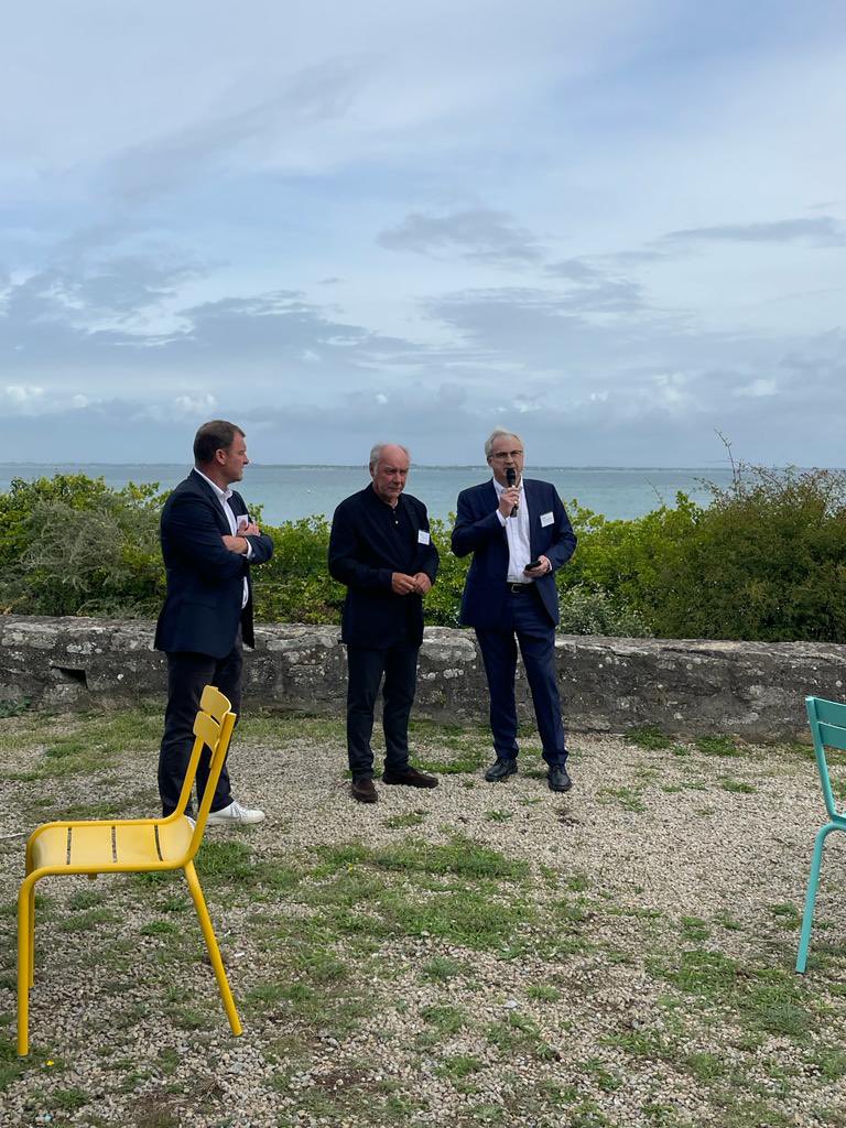 ClusterMaritime's tweet photo. Convivialité et échanges lors du networking du @ClusterMaritime à l’@ENVSN56 avec ses adhérents du #maritime et acteurs du #nautisme &amp; de la #plaisance. https://t.co/hwhrO3h8Nd