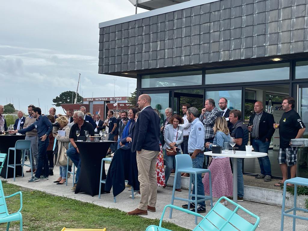 ClusterMaritime's tweet photo. Convivialité et échanges lors du networking du @ClusterMaritime à l’@ENVSN56 avec ses adhérents du #maritime et acteurs du #nautisme &amp; de la #plaisance. https://t.co/hwhrO3h8Nd