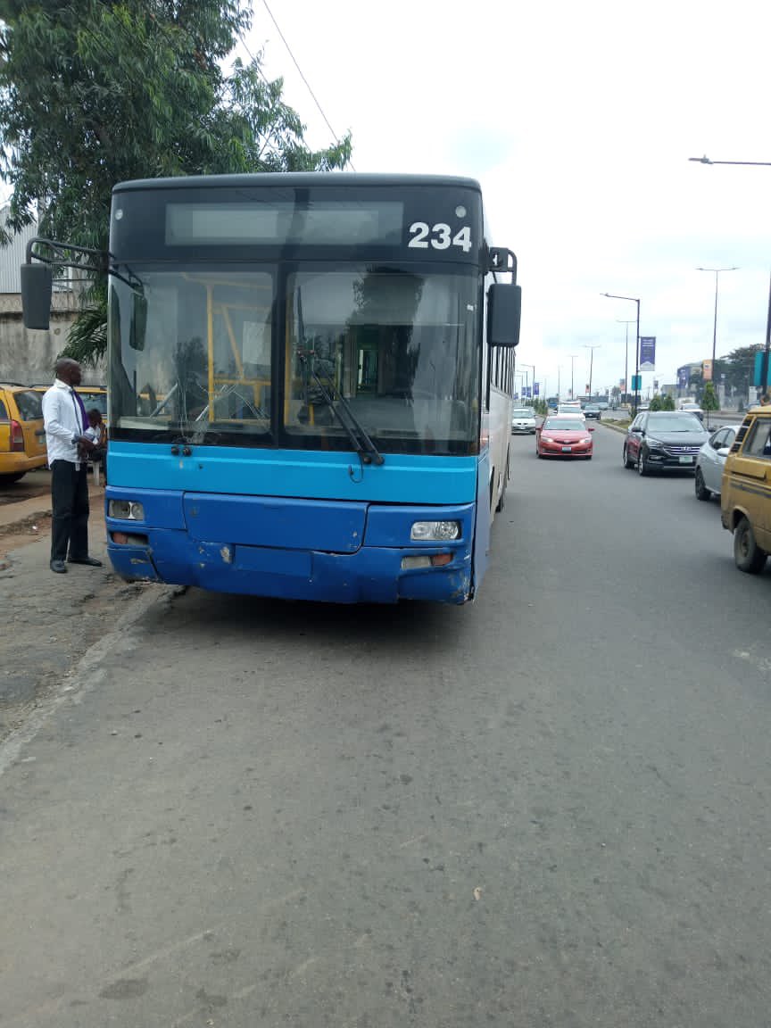trafficbutter's tweet photo. VIA @followlastma: [11:42AM] #IkoroduRoad #BreakdownReportReport of a high capacity primero bus having a mechanical fault on the service lane at Anthony inward Town planning. https://t.co/B6NK04bGIb