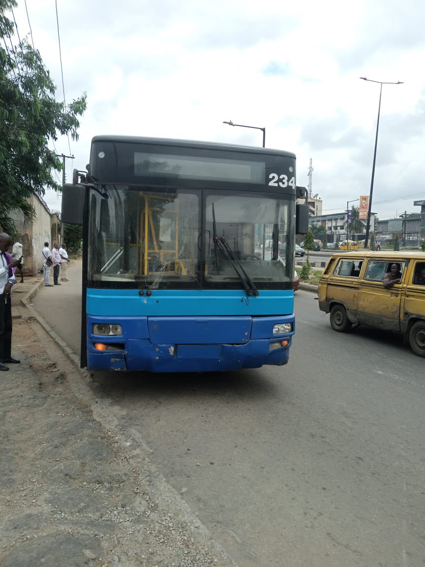 trafficbutter's tweet photo. VIA @followlastma: [11:42AM] #IkoroduRoad #BreakdownReportReport of a high capacity primero bus having a mechanical fault on the service lane at Anthony inward Town planning. https://t.co/B6NK04bGIb