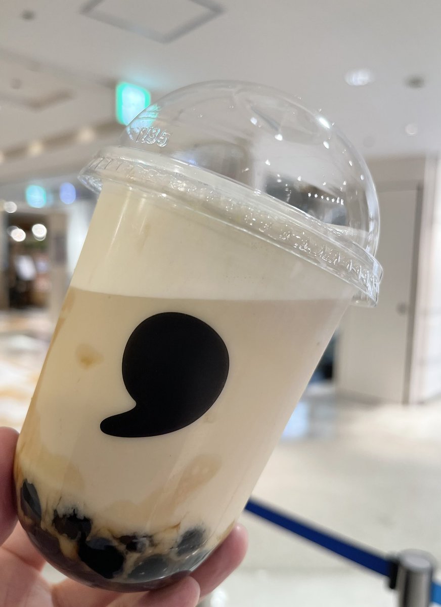 oo79864432's tweet photo. Comma Tea 🔳 池袋PARCO店
4回目 😆
2か月ぶり。きょうは雨☔️だから濡れないコースでタピ🧋
チーズフォーム烏龍ミルクティー+タピオカ 690円
タピ中大粒もちもち良質👍 Cフォーム濃厚美味~
前回満杯無料使ったポイントカード、新しいのget!
#タピ活 #タピオカ #コンマティー #commatea #池袋PARCO https://t.co/sENrLEPWrb
