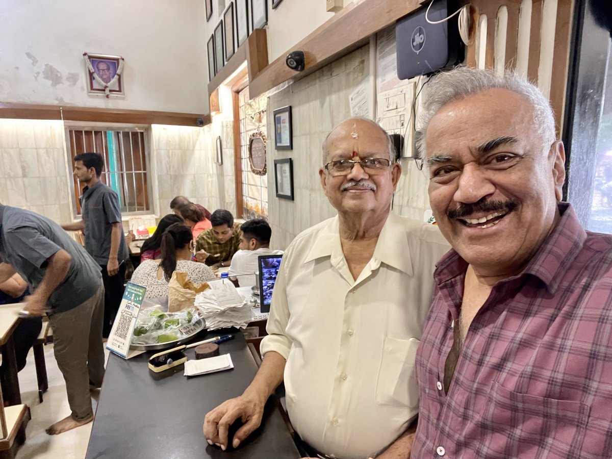 #@CAFE MADRAS, KingsCircle , mumbai’s bestest🥰 with my old friend Jagdish anna ( owner ) met him today after 2 yrs , know him since atleast 40 yrs me being a regular at the cafe , my family favourite 🤗🤩🥰👍