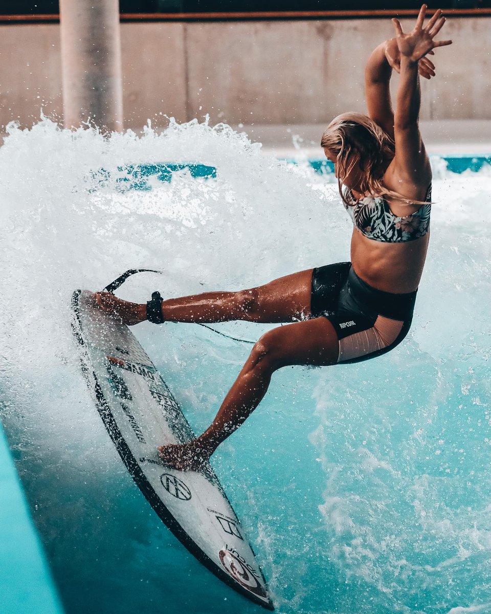 SurfGirlMag's tweet photo. Power and fire from janina_zeitler 
📸: werner_zeitler https://t.co/knD4JjeWN5