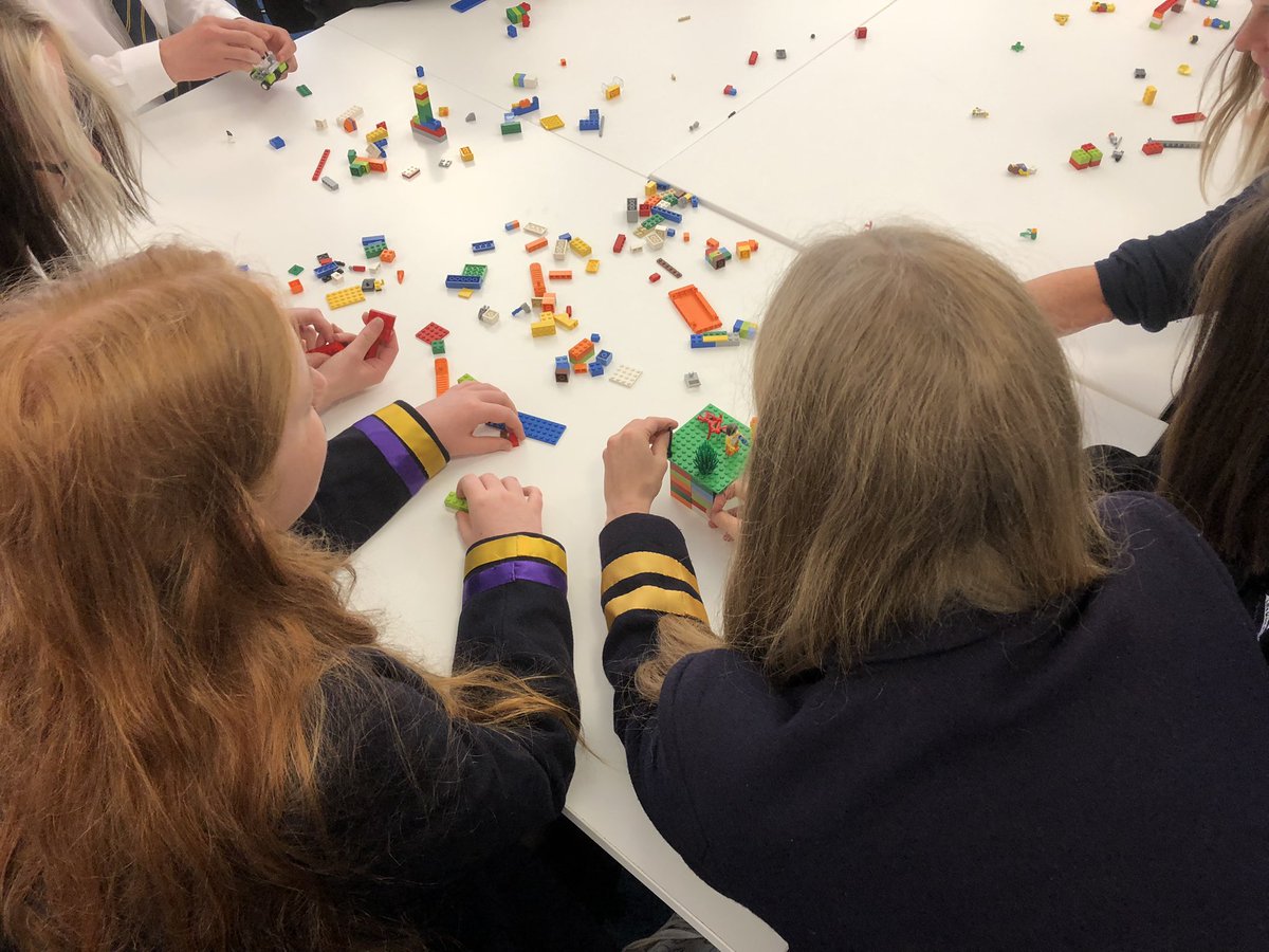 Physics and Computing H and AH learners are enjoying learning about quantum technologies <a href="/UofGlasgow/">University of Glasgow</a> <a href="/PerthHighSchool/">Perth High School</a> creating models for 3D polarised imaging and applying polarisation to cryptography #Diversity