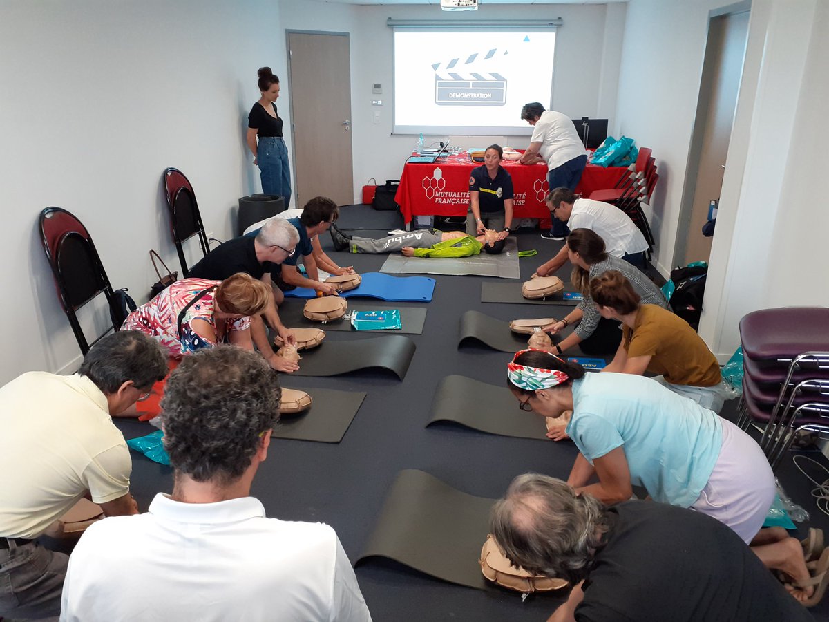 verite_marc's tweet photo. Merci à nos nombreux sociétaires @Matmut venus ce matin au Centre de Santé Mutualiste de @Toulouse Basso Combo s'initier aux #GestesPremiersSecours avec le kit #MiniAnne et Merci à nos partenaires @mutualite31 @MutOccitanie @FFSSnational pour l'accueil et l'animation 🙏 https://t.co/oRc765hM4n
