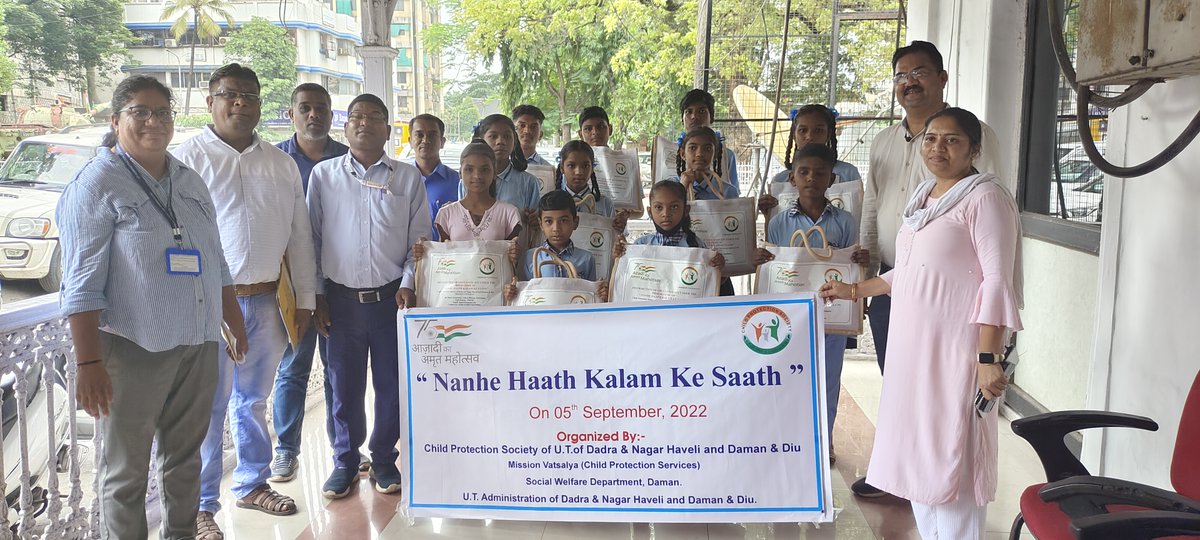 CPSDNHDD's tweet image. The Department Organized Nanhe Haath Kalam Ke Saath Programme (Symbolic Programme) in UT Administration of Dadra &amp;amp; Nagar Haveli District and Daman &amp;amp; Diu.