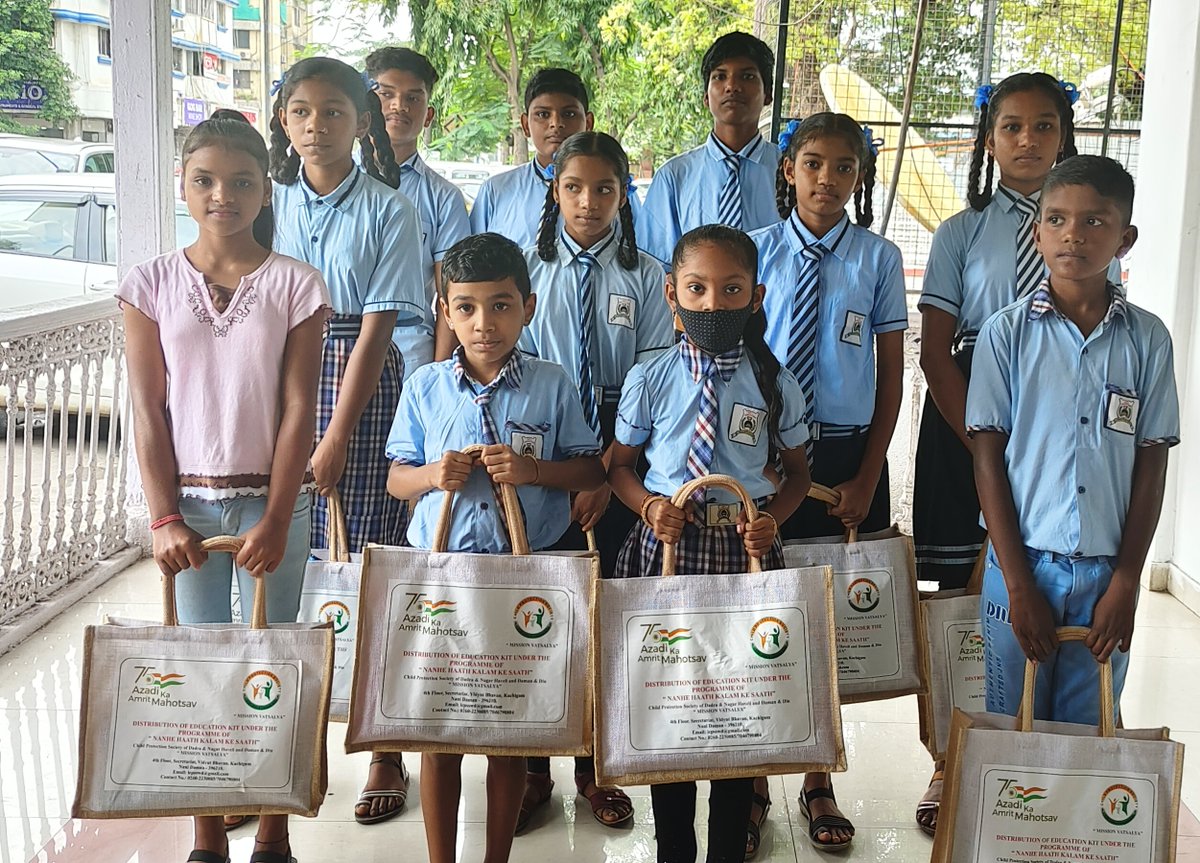 CPSDNHDD's tweet image. The Department Organized Nanhe Haath Kalam Ke Saath Programme (Symbolic Programme) in UT Administration of Dadra &amp;amp; Nagar Haveli District and Daman &amp;amp; Diu.