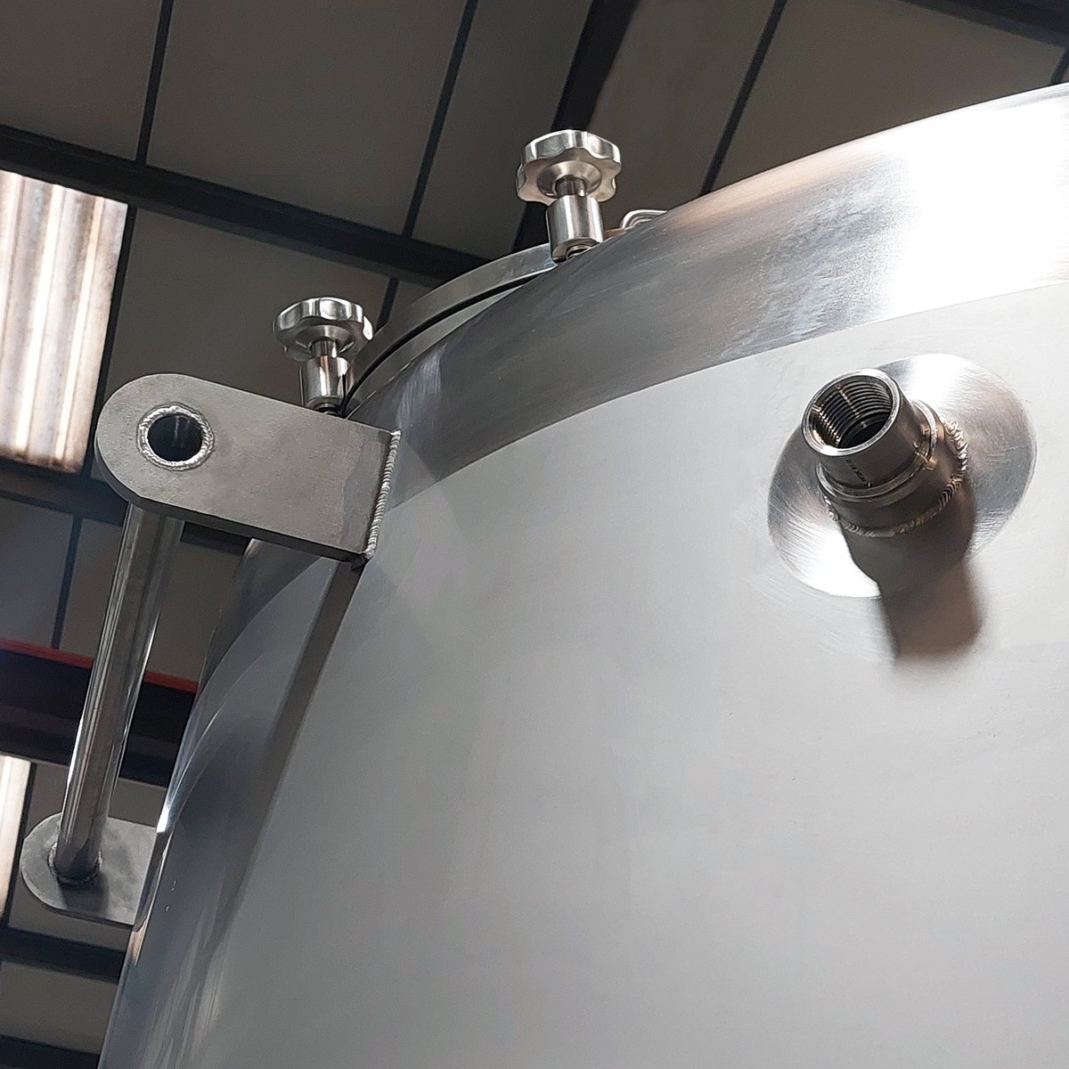 Britanx_'s tweet image. 30HL fermenter produced, ready to be wrapped up and send on to @BRSCOOLING 

We are specialists in hygienic, pressure and thermal transfer technology we can always custom manufacture to individual requirements.

#unitank #fermentation #FV #brs #beswickrefigeration #vessels #ukmfg