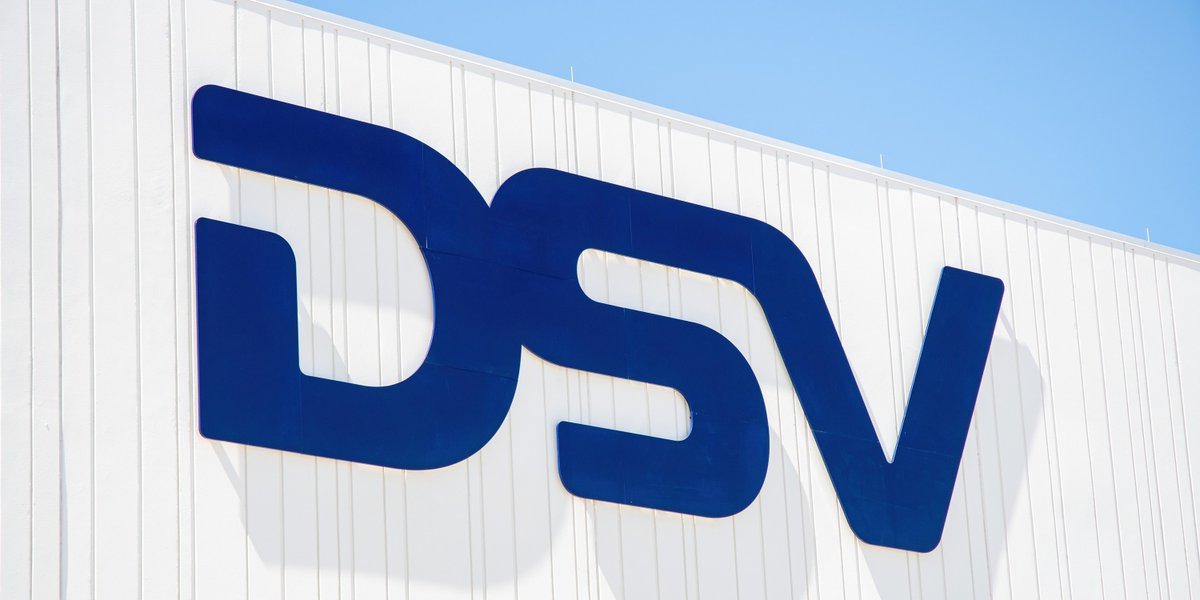 DSV_UK's tweet photo. From the size of our company to the high-quality way we work, DSV’s 5 reasons give you peace of mind that your cargo is in good hands. Find more about our 5 reasons here: https://t.co/0Ka89Mv1CC https://t.co/l5VJHVuV7P