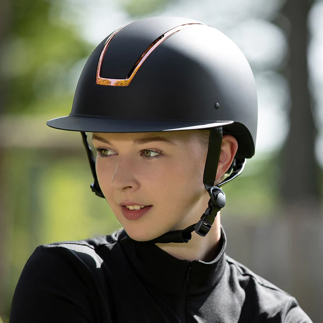 Ride in style in the HKM Lady Shield Riding Helmet 🐴 It adds a touch of individuality to your riding outfit, with a modern wider fixed peak for an on-trend look. Shop 👉 bit.ly/3D4jFsD
#equus #equusengland