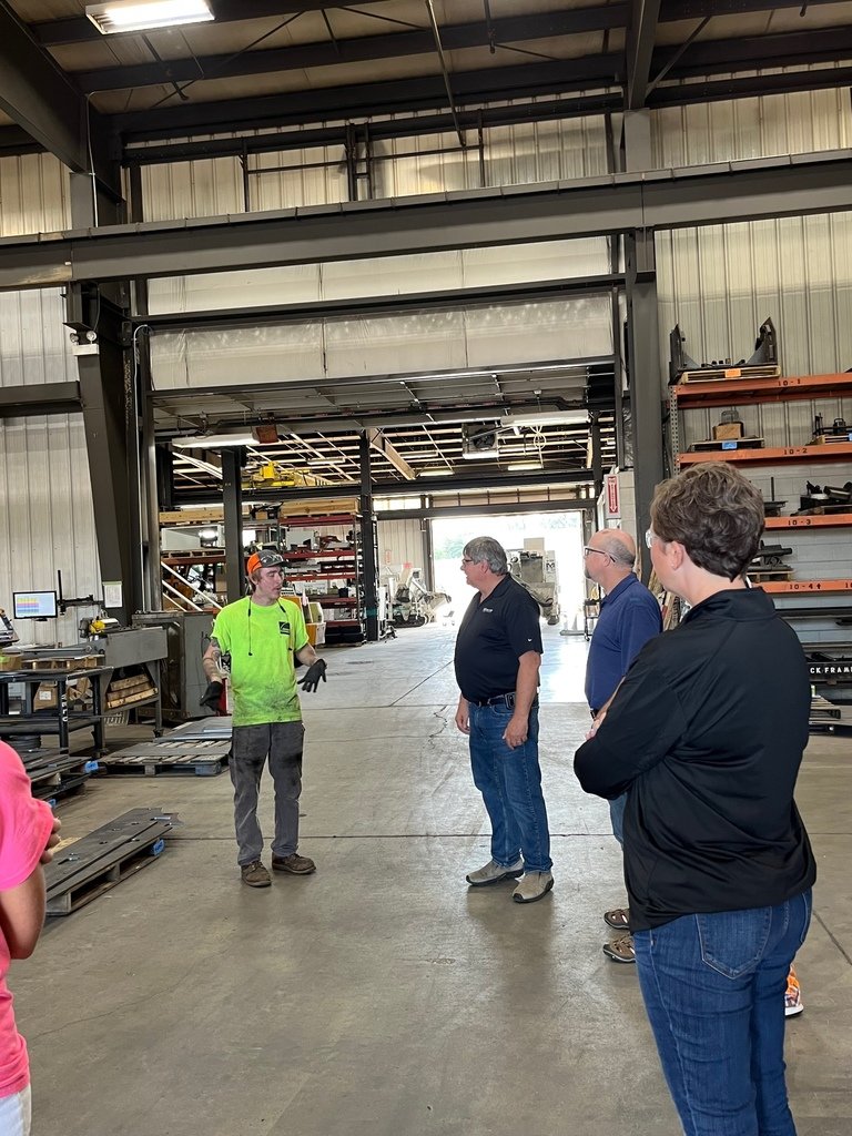 MCHS156's tweet photo. During Friday's Tri-Conference educators took a trip to Miller Formless in McHenry after learning about our partnership and the Miler Formless wall by the Learning Ledge at Upper Campus. #TriConference22 https://t.co/QcjXVkRqQM