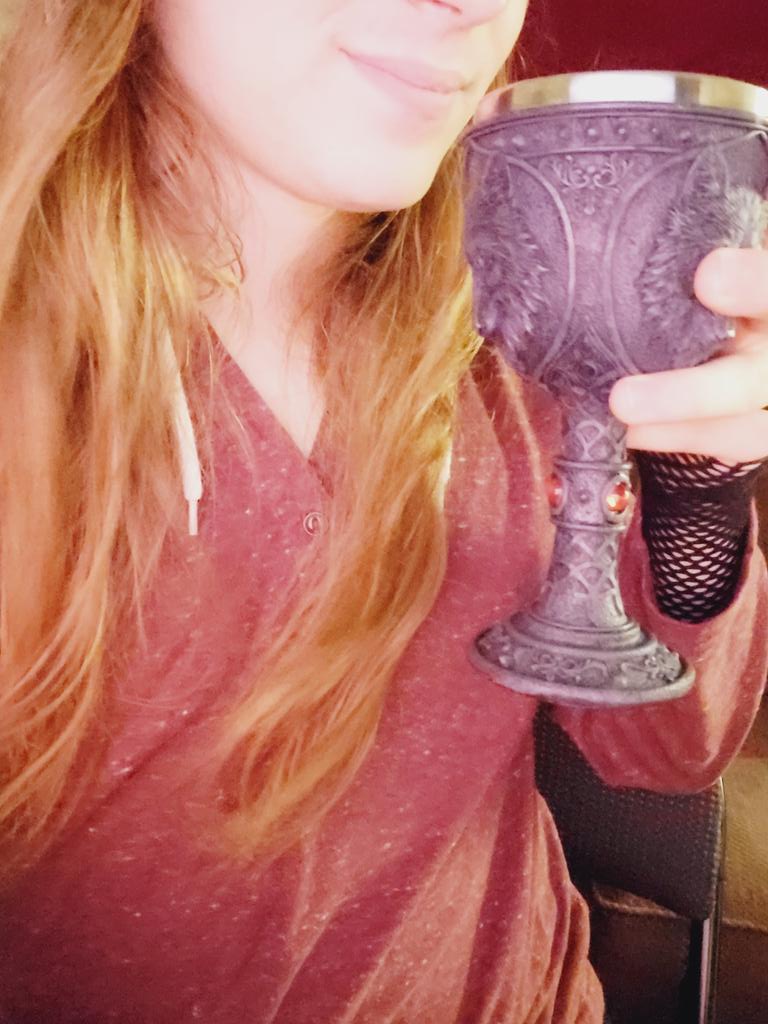 MattyHasFans's tweet image. I'm the type of massive dork to sip rum out of a wolf goblet...

Anyway, happy humpday everyone! Halfway through the week already, I know yall can make it! ❤️❤️❤️

#femboy #nerd #goodtimes