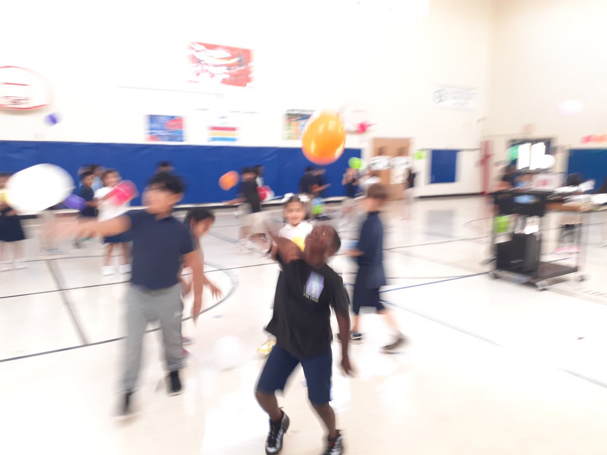 2nd Graders are striking balloons. One of my favorites activities! #risdmoves @FREfacts