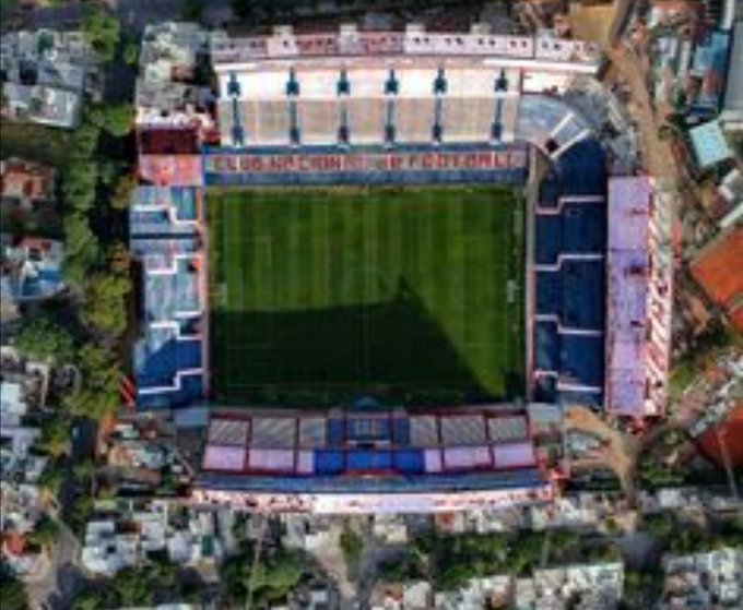 elmuchachobebe's tweet photo. Así quedó el parque central después q los delincuentes de la hinchada de Peñarol rompieran todo.
La verdad lamentable https://t.co/5nKmovGvZb