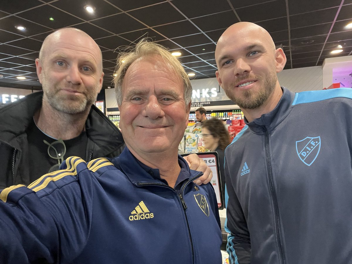 Pelle Kotschack (@pkotschack) on Twitter photo Tut, tut…vi är  Diffen. 
Efter landning utanför Limerick tar vi paus i vår bussresa till Dublin. Match i morgon mot Shamrock Rovers. På bilden: Markus, Pelle och Marcus. Tut, tut…vi är  Diffen. 
Efter landning utanför Limerick tar vi paus i vår bussresa till Dublin. Match i morgon mot Shamrock Rovers. På bilden: Markus, Pelle och Marcus.