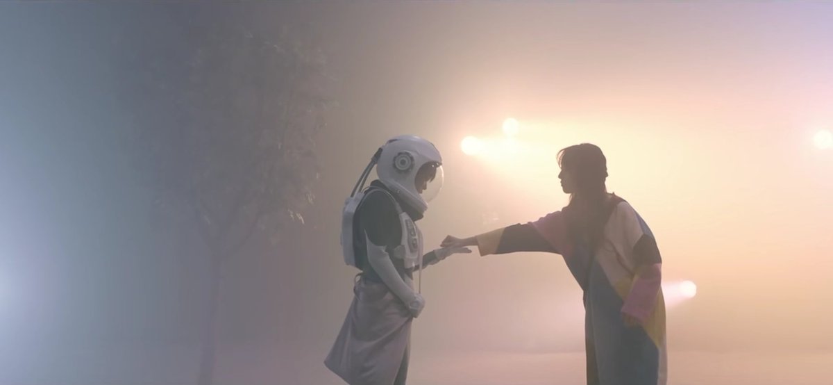 daheeverse's tweet photo. 15. #JoansGalaxy (2020)
A story of two people dreaming of a beautiful future w/ sincerity & love unfolds beautifully in an opaque future that does not know how to unfold.
▫️genre: sci-fi, youth
▫️cast: #choisungeun #kimbora
▫️no of eps: 1
▫️duration: 53mins
▫️rating: 4.5/5 https://t.co/WYYqoTcByT