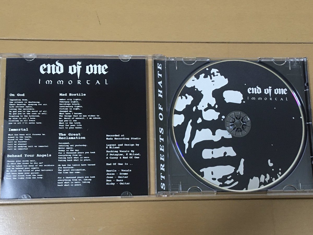 meraudersin1's tweet photo. 昨日届いたCD
END OF ONE/Immortal
2022年はDeath Metallic Hardcore系でDOGZ OF WARのニューアルバムのような「奇跡的なリリース」がありましたが、こちらもまさかの「26年ぶり」に2nd EPをリリース。奇跡的にリトリさんに入荷したので即決で購入。
#endofone
#retributionnetwork https://t.co/KucX8hS7g9