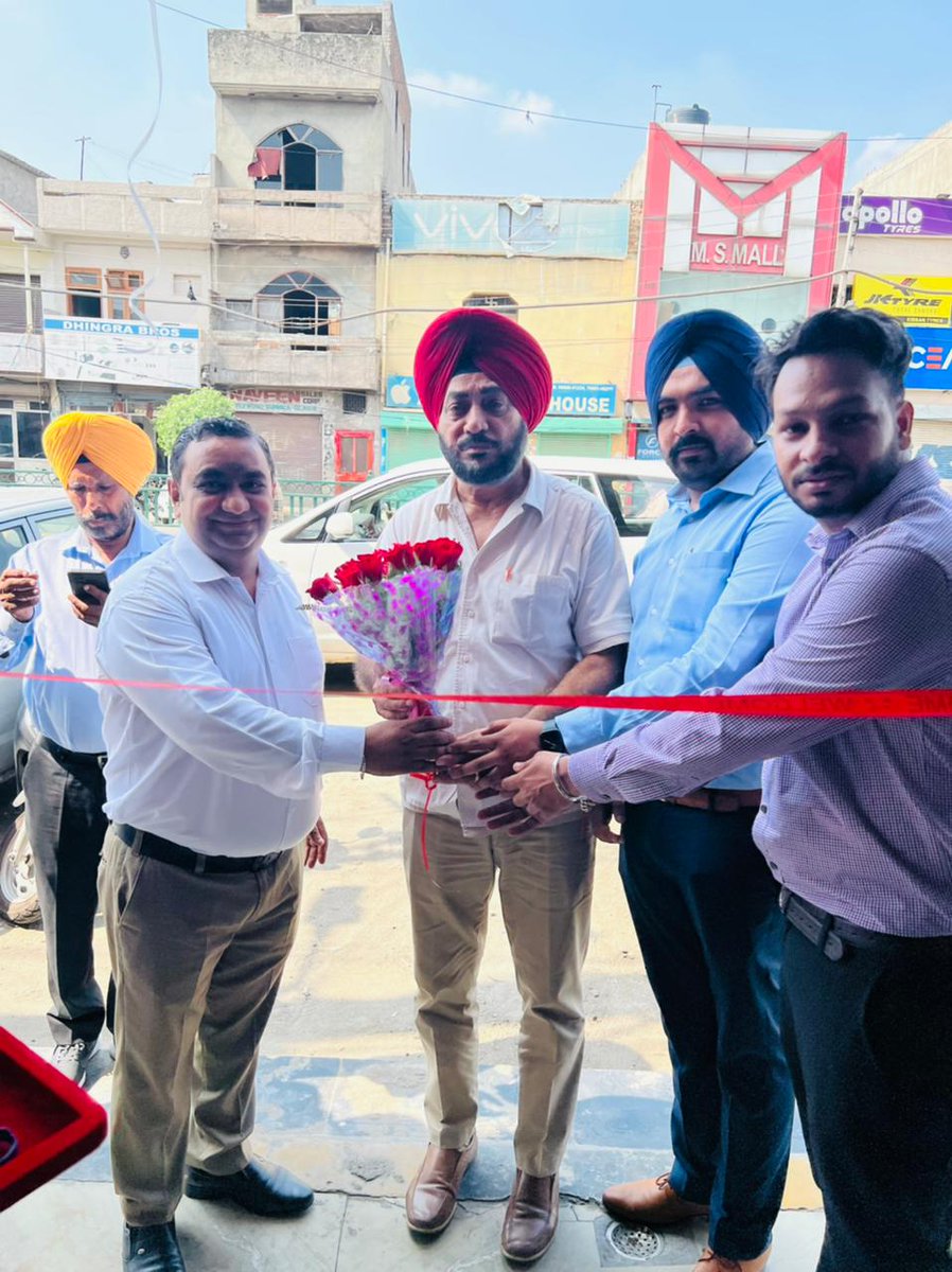 MuthootLtd's tweet photo. Muthoot Mercantile’s 16th branch in the #Punjab region, #BastiAdda was inaugurated today.

Branch Address: Janta Market, Opposite Hanuman Mandir, Basti Adda, Jalandhar Punjab

Contact Number: 77369 87111

#muthootmercantile #goldloan https://t.co/5VAlHBq85l
