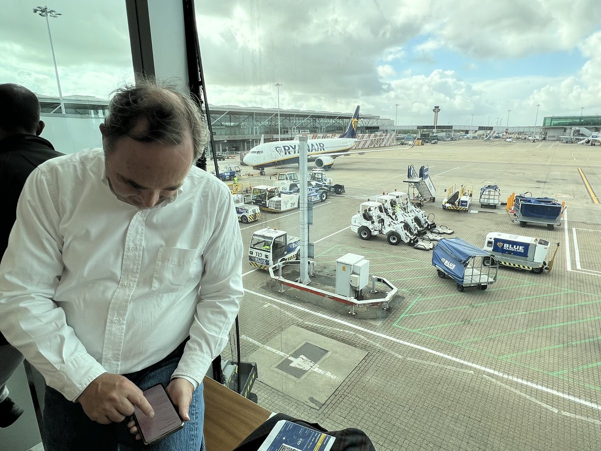 foundry_tweets's tweet photo. Ian and Kev arrived @STN_Airport this morning ready to catch their flight to attend the @Dynamicweb summit #dynamicwebsummit #dynamicwebsummit2022 Ready to board and meet the Dynamicweb team in person https://t.co/07yo8mWsz2