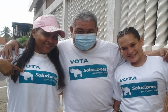 CarlosRequenaA's tweet photo. Hoy 7 de Septiembre en @SPVSoluciones nos encontramos celebrando nuestro 4 aniversario. En Soluciones andamos con el mapa en el pecho y los pies sobre la tierra. Nuestro partido nació marcado por la amplitud.  Nuestro partido nació sin camisas de fuerza. #SolucionesDeAniversario https://t.co/FZnkAn1adR