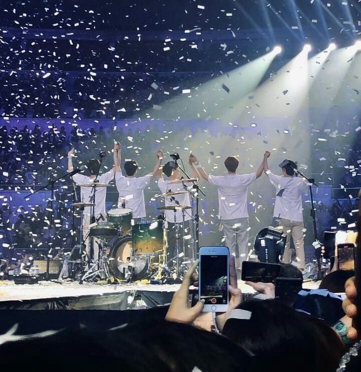 madeinbam's tweet photo. I'm always grateful to have you in my life. Thank you for giving my life some colors. I love you, happy 7th. 💙
#DAY6_7th_Page
#DAY67thAnniversary https://t.co/wlGYww7sTA