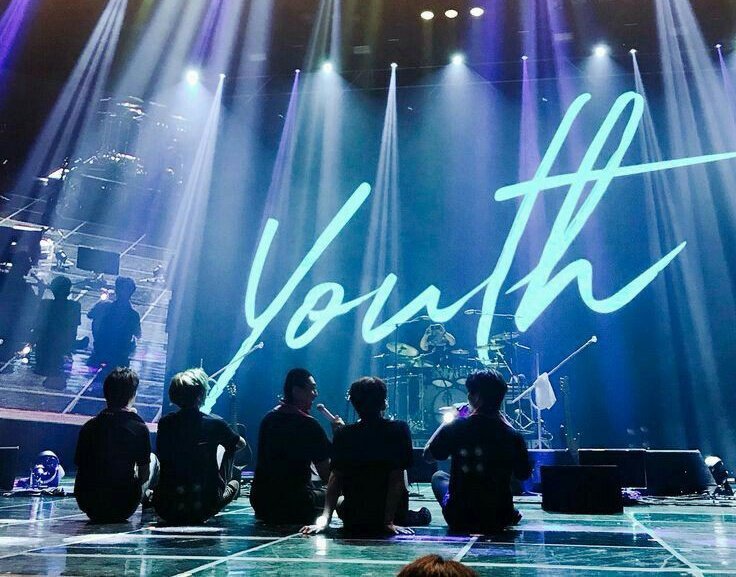 I'm always grateful to have you in my life. Thank you for giving my life some colors. I love you, happy 7th. 💙
#DAY6_7th_Page
#DAY67thAnniversary