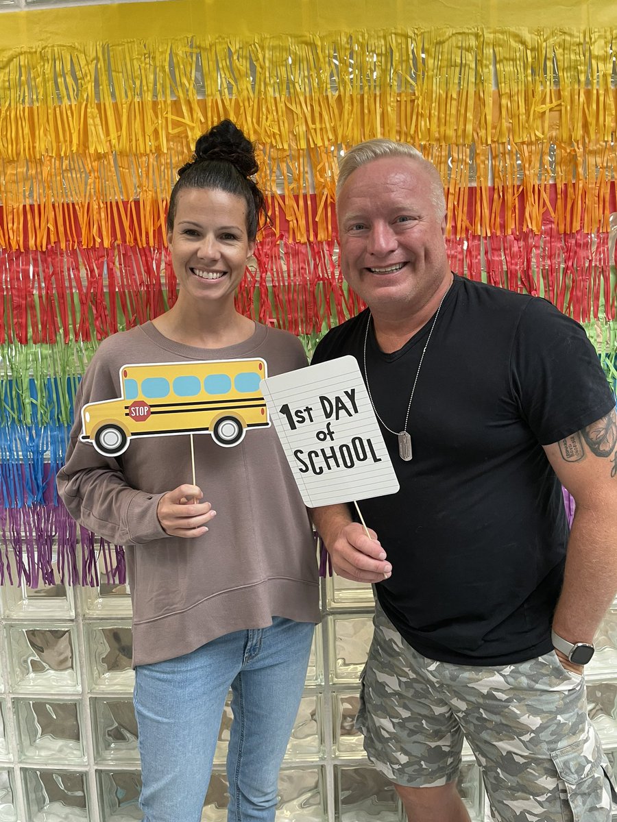 Congratulations to Mrs. Earnshaw and Mr. Boyd who are starting their 20th first day <a href="/WSherwoodFox/">WSherwoodFox</a>  today! We are lucky to have them as part of our school community!  #bestfirstday.  <a href="/buildershe/">Sheila Builder</a>