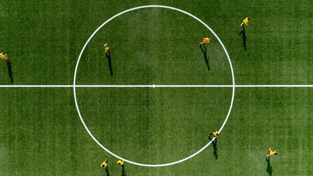RealFictionFilm's tweet photo. Der Dokumentarfilm NACHSPIEL läuft heute Abend um 23 Uhr im WDR. 
Über 20 Jahre begleiteten die Filmemacher einige Fußballspieler des BVB vom Anfang Ihrer Karriere bis zum Ende. Bekannte wie Florian Kringe und unbekanntere wie Mohammed Abdulai. 
#BVB #Fußball #WDR https://t.co/L83mY6nag1