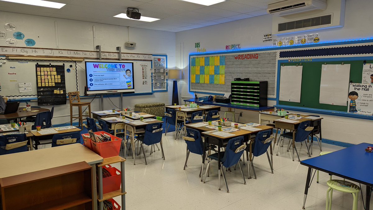 Mr_Foster105's tweet photo. So excited to welcome a group of third graders into my classroom this morning! It is going to be a great year!! ✏️🎒 @MES_EPTSD https://t.co/XXbg0TOao3