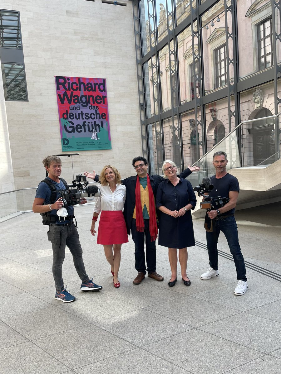 AndreaBuring's tweet photo. 🎼It’s a pleasure working with people who are passionate about their jobs! At the @DeutschesHistorischesMuseum Berlin we met tenor @RolandoVillazon &amp; vice DHM president Ulrike Kretzschmar visiting the  exhibition “Richard Wagner &amp; das deutsche Gefühl” @Euronews #musica #rheingold https://t.co/HOOjHhNOkd