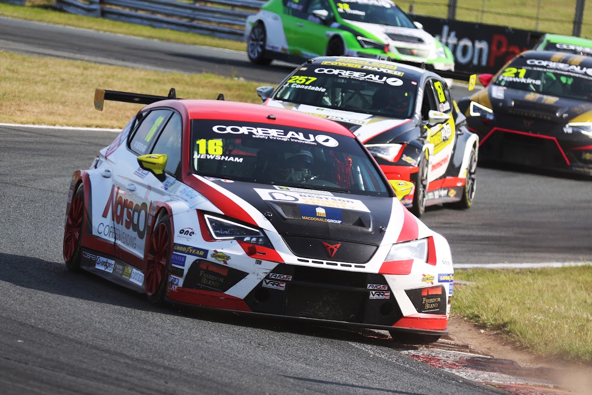 newshamracing's tweet photo. We are selling our TCR Cupra SEQ Race Car. Very straight and reliable car, ready to race. Please share... https://t.co/neFalw7wzN https://t.co/mOCUlpIkQZ