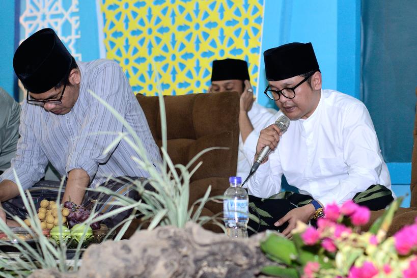 queen_alfalah's tweet photo. Tidak akan diketahui kemuliyaan seseorang, kecuali oleh orang yang memiliki kemuliyaan #silaturrahmialumnialfalah #tapalkuda #walisongositubondo https://t.co/LGg8KhW0pt