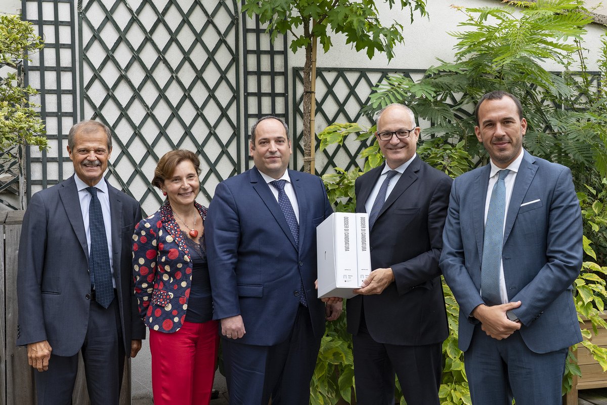 bieparis's tweet photo. Italy’s candidature dossier to organise World Expo 2030 in Rome has been submitted to the BIE. A copy of the dossier was handed to the BIE Secretary General, Dimitri S. Kerkentzes, by the Mayor of Rome, Mr. Roberto Gualtieri https://t.co/euwhlBaDdQ