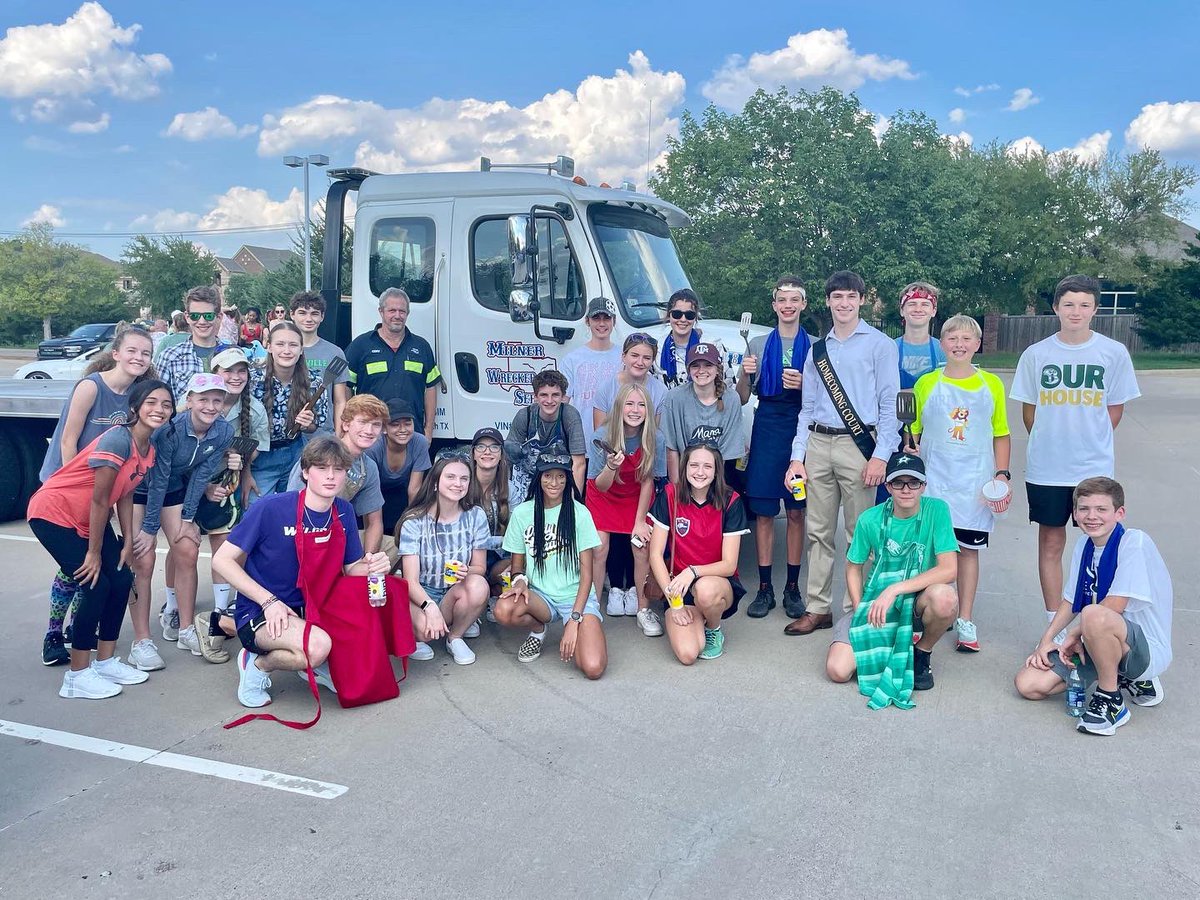 FlyinHawkCC's tweet photo. HOCO 2022!!! #gohawks #bhshawknation #votePAUL https://t.co/jbdRoxVFAR