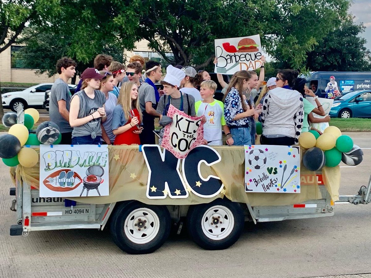 FlyinHawkCC's tweet photo. HOCO 2022!!! #gohawks #bhshawknation #votePAUL https://t.co/jbdRoxVFAR
