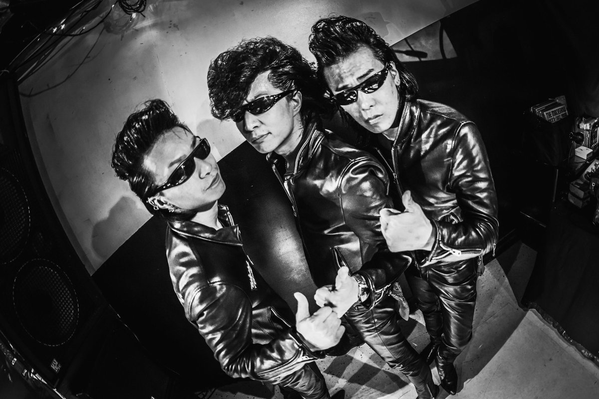 FineSound_info's tweet photo. 【Aurora Jam Festival2022】
出演者紹介
【WHITE CATSS】
平成生まれのイカしたロックンローラーWHITE CATSS‼️
パフォーマンスだけでなく楽曲も最高にカッコいいです！
気付いたらツイストで踊ってることでしょう‼️
必見です‼️
#AuroraJamFestival 
https://t.co/uGOC4OEns9 https://t.co/Cdhlkzwb0t
